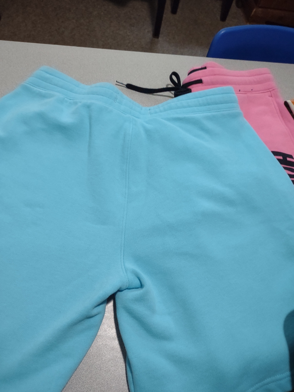 Hollister Sz.M Two-Pack Logo Shorts in Aqua & Pink - Picture 6 of 12